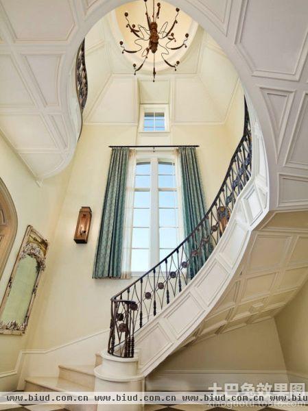 > 古典欧式风格迷人别墅室内装修效果图   欧式高档装修室内楼梯窗帘