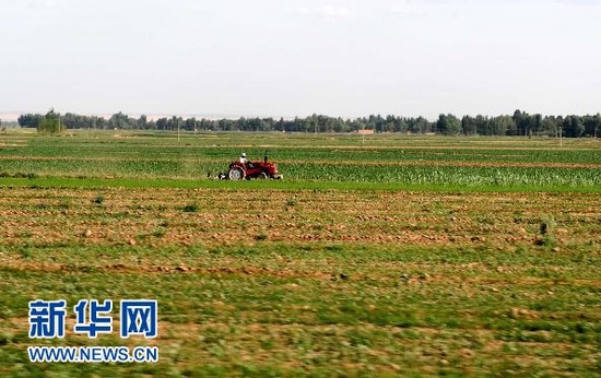 中国坚守18亿亩耕地红线 提高农民收入是改善
