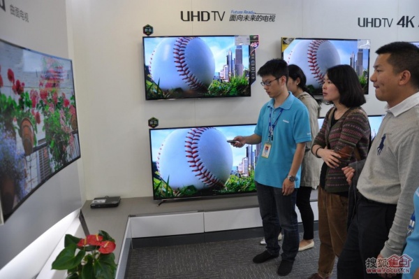 全球首款曲面电视三星UHD-TVHU9800登陆杭
