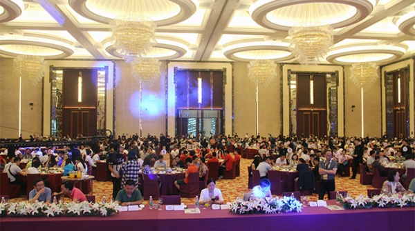 武汉国际家具展览会黄鹤楼颁奖典礼隆重举行