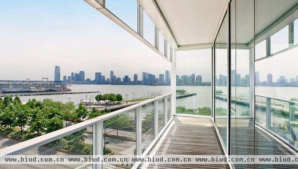 　奥斯卡影后娜塔莉·波特曼 (Natalie Portman) 的这间位于纽约查尔斯街的公寓由建筑师Richard Meier所设计。
