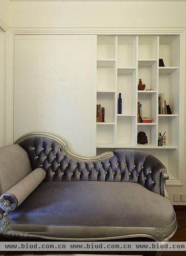 设计精巧的沙发搭配上淡淡的紫色，透露出一种魅惑的浪漫……