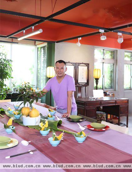 从农家子弟到生活美学大师，齐云和台湾一起发芽开花，他的身上凝结着一代台湾人最贴近自然的情怀和将挚爱的植物转化成五官感受的生活智慧。