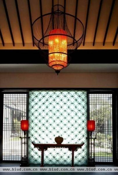 中式家居空间设计都会让人有一种柔和雅致舒适的感觉，或许有时幽静而又神秘。这次分享的有一部分是特色中式餐馆包房设计，希望能让大家多元化感受中式设计风。