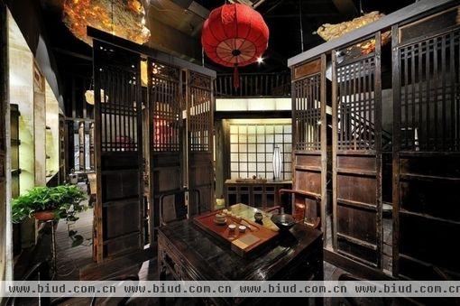 每一个房间，甚至在每一个角落都在简单的中式元素运用中沉淀出中国传统文化的魅力。