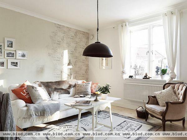 这是客厅空间的设计，整体看上去不错吧~~~~~灰色的北欧风格是不是特别适合作为气质女的闺房呢？
