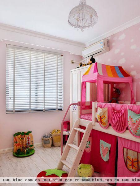 甜美的儿童房，松木上下床，一看就是小公主的城堡