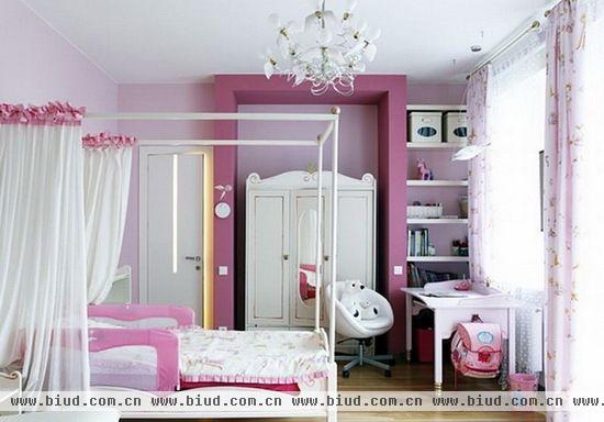 单色系的卧室墙面可以很好地诠释卧室的整体风格，红色的热烈、蓝色的浪漫、粉色的甜蜜、白色的纯净