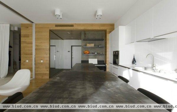 内饰以简约的设计线型为主，公寓虽然小，但感觉舒适，清爽，整洁。