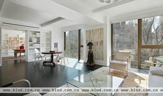 老佛爷Karl Lagerfeld 在2006年以657.5万美元的价格在纽约购买了一处公寓，位于格拉姆西公园以北，而现在他打算将它出手。