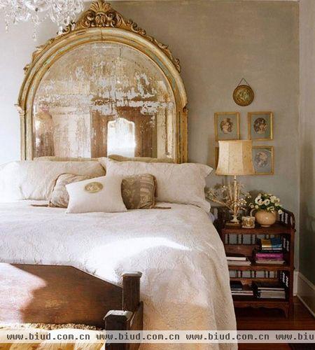 卧室装修效果图的窗帘宜设计成一纱一帘，能够使室内环境更富有情调。 