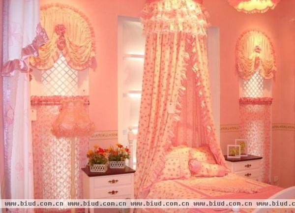 粉色温馨浪漫，一直都是大多数女生的最爱，无论衣服饰品亦或是家装，必定都少不了粉色系，粉色还有使人放松的效果。