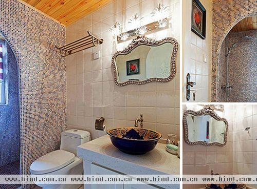 马赛克墙壁的运用，让浴室多了一份清凉自然。如花绽放的浴室壁灯，让浴室也不失浪漫气息。