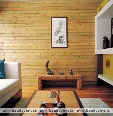 自然材质降低年龄感实木家具是中式空间里使用最多的材料实木让人感觉亲切，它也是中式空间里使用最多的材料。与其相近的木色系可以运用在墙壁、地面、边桌和茶几上，材料可使用桑拿板、实木或强化地板，家具则有藤、木、竹等多种选择。但一定要注意不要满室皆是木，这样会太刻板，让人透不过气，可以选择简洁的白色与其搭配，干净的颜色让人倍感清爽。