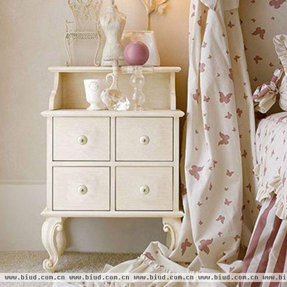 很萌的儿童家具，为你们的孩子做好打算把。粉粉的嫩嫩的，柔软 大床，给孩子温馨，舒适的环境。有地中海风格的儿童床，搭配的色彩也很不错~还有漂亮的粉色儿童床，很适合你的小公主哦。漂亮的浮雕大衣柜~公主的梦想屋。
