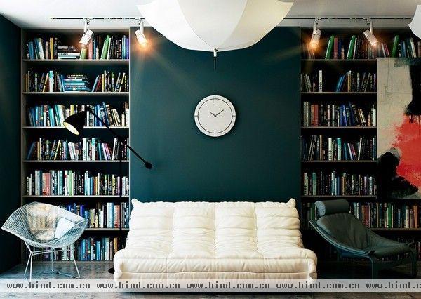 读书角也许是你家中最可爱的角落，你可以花费一整天的时间窝在那个温馨的角落里，看书发呆想事情。因此它的设计就显得非常的重要了，这个角落，地方不大，也许狭窄，也许无规则，让你不知该如何设计。