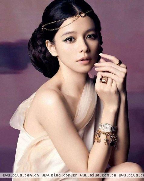 徐若瑄（Vivian Hsu）原名徐淑娟。中国台湾女歌手、演员。台湾台中市丰原区人，幼年时家境清贫，15岁时参加华视《TV星秀争霸站》节目举办的“才艺美少女选拔”获得冠军后开始其演艺生涯。 