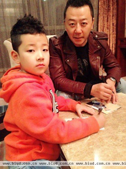 郭涛 李燃郭子睿父亲：郭涛，中国影视、话剧演员。出生于陕西西安，生于艺术之家，父母都是中央戏剧学院的高才生。
