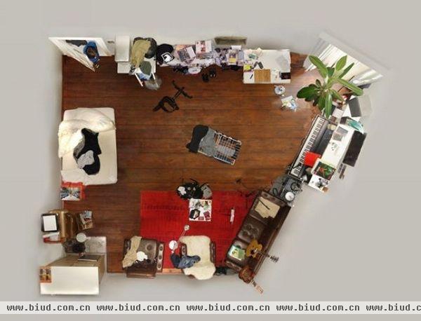 以《房间肖像（Room Portraits）》为主题，摄影师Menno Aden拍摄了这一组作品。他以室内空间的各种装饰、家具等为对像 ，在天花板安装照相机，以独特的视角记录下不同空间下的不同景象。