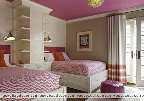 用你偏好的强烈色彩给你的房间注入活力，从上到下都不放过。