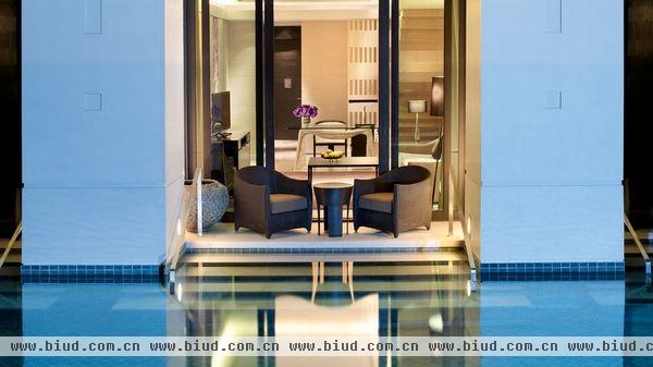 泰国凯宾斯基暹罗酒店位于泰国首都曼谷市的中心位置，与Siam Paragon生活广场毗邻，拥有303间豪华客房和套房，是凯宾斯基在全球的第64处地标酒店。它因其展示的数百件泰国艺术作品而彰显独特品质。