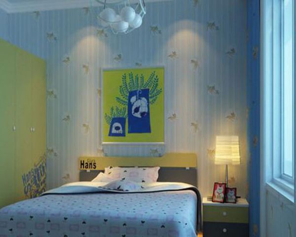 有时候，用蓝色的壁纸作为背景，再以一幅动漫图画作为强中的点缀，让这个儿童房显得可爱。