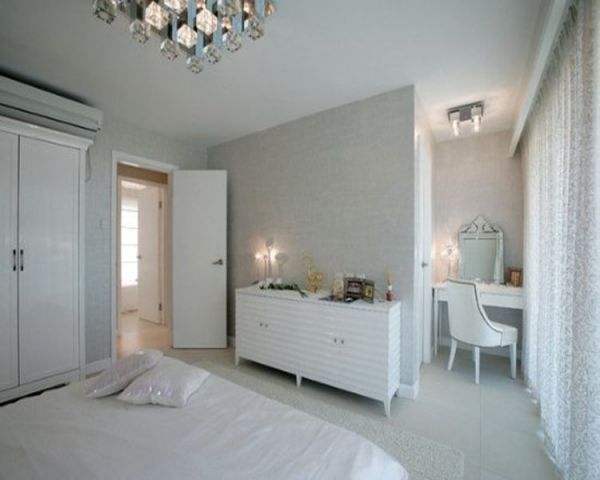 温馨简单的卧室环境，明快清新的颜色，看了就觉得舒适放松。