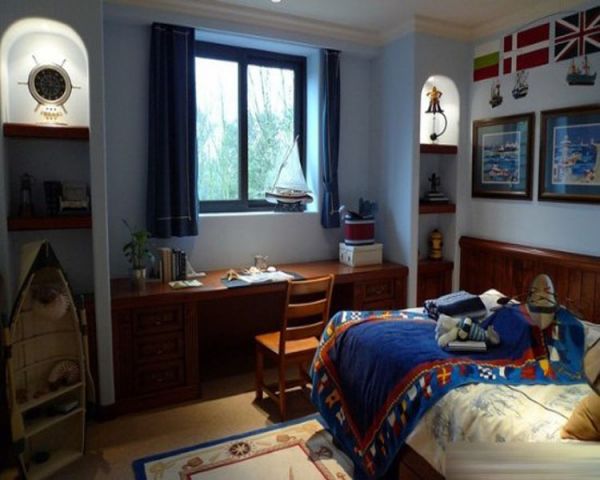 儿童房(男孩)整个卧室的装饰可以看到浓郁的航海气息，卧室的主人喜欢大海，喜欢冒险，畅游世界。