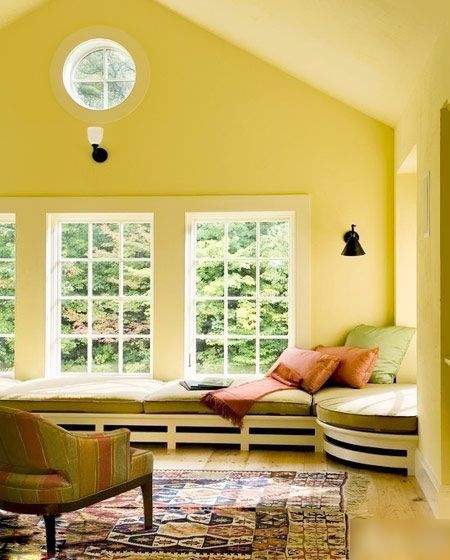 如果家里没有飘窗,那我们就自己建一个飘窗，放满美丽的抱枕，养上可人的小植物，生活嘛没有很难！如此简单的一个飘窗设计，相信每个人都能拥有！