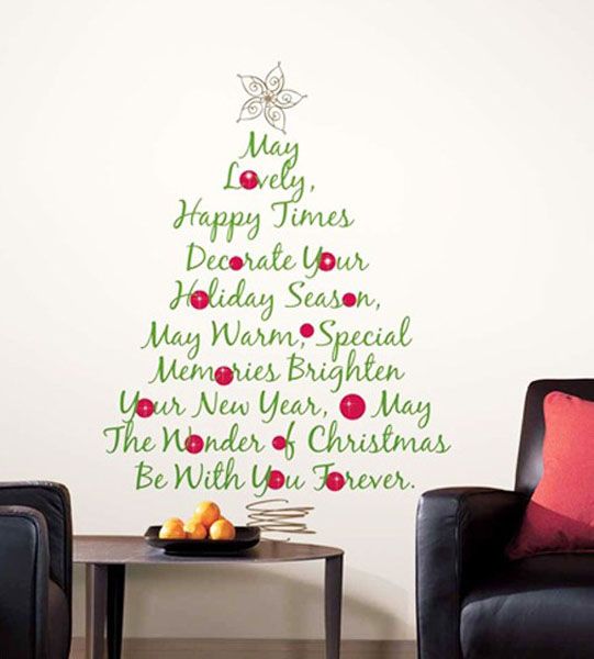 淘一淘可爱的墙贴，然后装饰小家吧。这款墙贴以红绿两色为主，漂亮的字母组合成一颗绿色的圣诞树，红色则仿照灯饰来做点缀，倒也活灵活现。