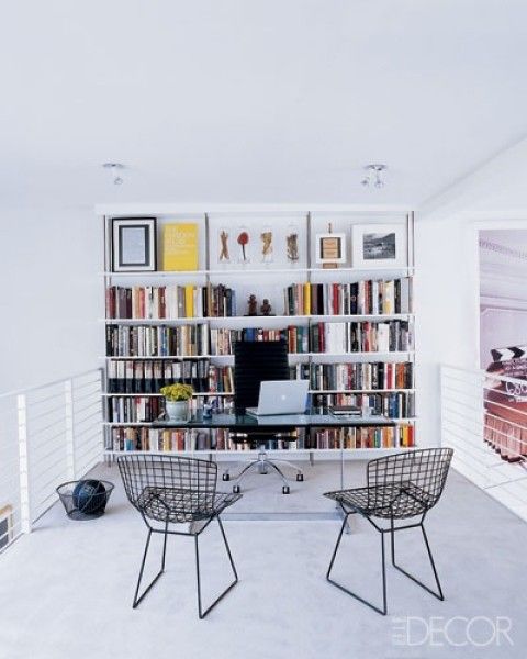 很多soho一族选择在家办公，因此书房就是他们重要的工作场所。书房的环境，布置，设计直接影响了工作效率和工作心情。如果你经常会在家里办公，那么书房将会如何设计呢？