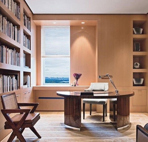很多soho一族选择在家办公，因此书房就是他们重要的工作场所。书房的环境，布置，设计直接影响了工作效率和工作心情。如果你经常会在家里办公，那么书房将会如何设计呢？