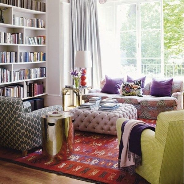 波西米亚装修风格注重随性，我们可以在客厅中添置绿色植物，藤编的餐椅，镂空的装饰品等