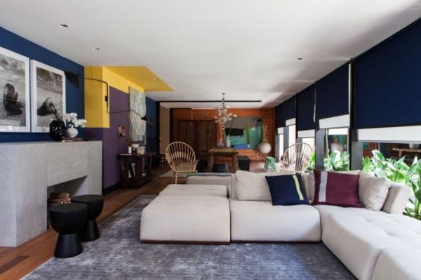 这套多彩的房子位于巴西圣保罗，名为Terrace2，由Galeazzo Design事务所设计。其风格与巴西这个明亮热情的热带国家非常搭调。该房子共88平方米，可以说每一平方米都物尽其用了。房子的装修采用了多种风格，并且一如南美国家的家居，使用了丰富的颜色。不同风格、多种颜色之间的交错丝毫不显得突兀，相反，它们相映成趣。紫罗兰色的墙壁，颇具本地特色的面具，各种精彩的照片，及颇具东方色彩的艺术品。整个房子包含了东方和西方的美学元素，是混搭和文化交错的现代演绎。