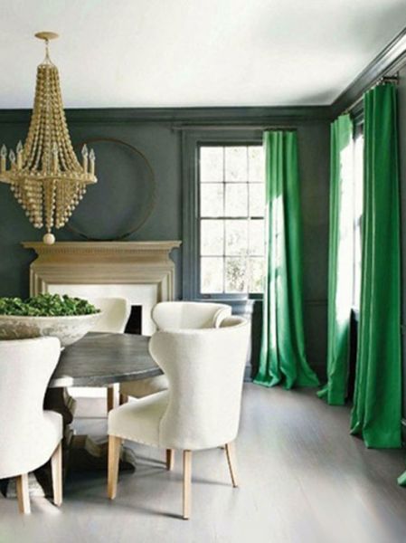 无论是滤光性能还是遮挡紫外线的功能，绿色都是一个不失稳重的颜色，用作窗帘再合适不过，且能通过一个大里面的绿色去呼应家中的零散小盆栽，实在是一举多得。
