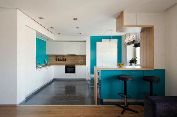 今天为你介绍的这间莫斯科100平方米的公寓，由ZE|Workroom studio完成。屋主希望有一个宽敞明亮舒适的生活空间，因此，设计师大量运用了实木元素，室内显得十分的舒适安逸，开放式的空进配合良好的采光和清新的蓝白色彩，极大程度的呈现出灵动又美观的效果。