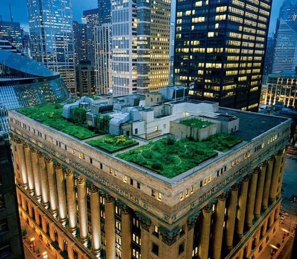 在如今的城市里，想要有一个属于自己的花园仿佛是有些奢侈的愿望。然而，屋顶花园也许能满足你的梦想。屋顶花园的设计和建造要巧妙利用主体建筑物的屋顶、平台、阳台、窗台和墙面等开辟绿化场地，并使之有园林艺术的感染力。不妨可以利用你的天台，参考这5个案例，设计一个属于你自己的屋顶花园吧。