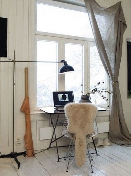 北欧风格的一个最大的特点是直线条的家具，令人体会到简约风格的魅力。北欧简约风格的装修都十分贴近实际生活，因此，北欧风格也是很多人SOHO的最佳选择之一。