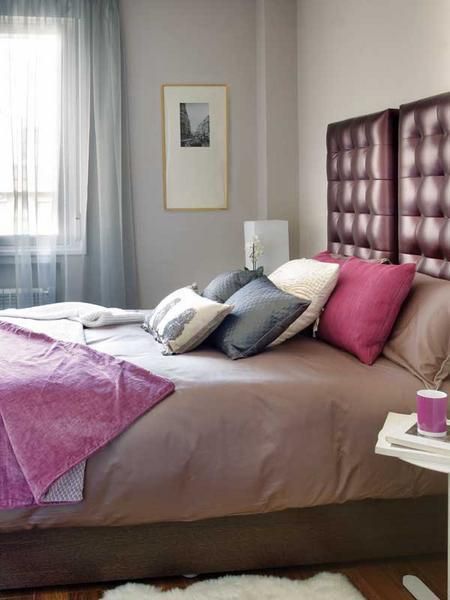 简约的卧室不加诸多装饰，一张淡紫色调的床即可让卧室展现出典雅的格调