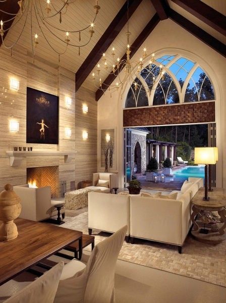 这间住宅由美国设计公司Jamie Beckwith打造，位于田纳西州，走进客厅，住宅所呈现的华丽氛围就令人叹为观止。