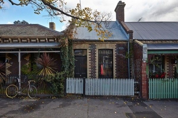 这间私人住宅Dolls House，位于澳大利亚墨尔本，由Edwards Moore设计。