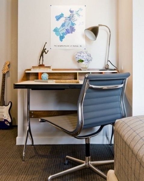书桌是房子里另外一个空间。所以它的变化潜能无限大。它既可以是您办公的家具，也可以是玩亲子游戏的平台。既可以是作为隔断，也可以和餐桌互用。