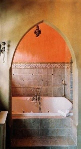 具有典型东方模式或混凝土墙壁、浴缸、瓷砖入手，之后是地毯，马赛克、陶瓷，而颜色上则采用白色，浅灰色，蓝色或绿色。