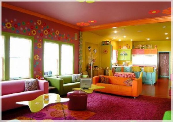 色彩是家居布置中不变的主题，赏心悦目的色彩搭配可以让你的心情愉悦。客厅不但是招待客人的场所，也是主人休闲娱乐的绝佳场所，客厅的色彩布置就显得尤为重要。