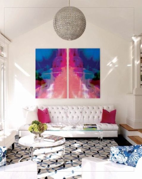 不论你是想在客厅的墙壁上面使用绚丽的色彩还是在现在客厅里面使用流行的工艺品或者装饰品，颜色的正确组合都决定着你的客厅设计的成败。
