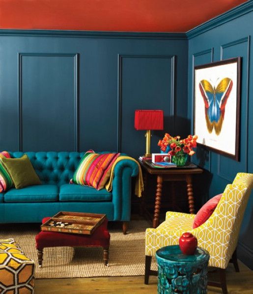 不论你是想在客厅的墙壁上面使用绚丽的色彩还是在现在客厅里面使用流行的工艺品或者装饰品，颜色的正确组合都决定着你的客厅设计的成败。