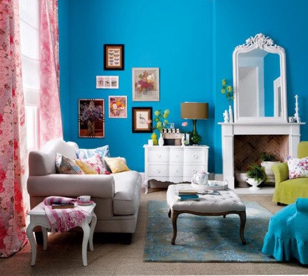  不论你是想在客厅的墙壁上面使用绚丽的色彩还是在现在客厅里面使用流行的工艺品或者装饰品，颜色的正确组合都决定着你的客厅设计的成败。
