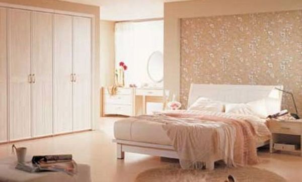 韩式设计的风格主要以线条柔美，整体清新自然。整套卧房家具，给人童话般梦幻的生活。纱质床品的搭配，更能凸显韩式卧室的浪漫气息。