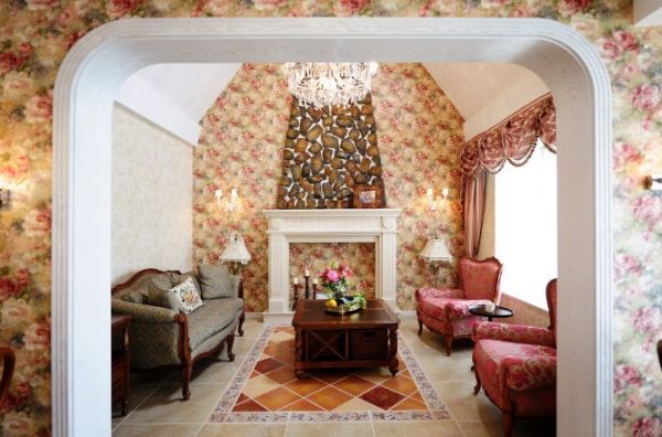 美式家居风格是一种兼容并包的风格体现。从室内设计到家居陈设设计，它独有一种很特别的怀旧、浪漫情结，这种情结也使得与与宫廷风格的古典华贵分庭抗礼而毫不逊色。