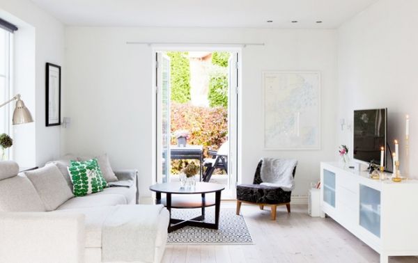 你喜欢极简风格，但家里却看起来却莫名杂乱吗？我们经常建议大家在家里多多添加色彩，但这间来自瑞典 Bo Laget设计的139平米公寓却背道而驰，以纯白贯穿整个空间，反倒令人特别惊艳！